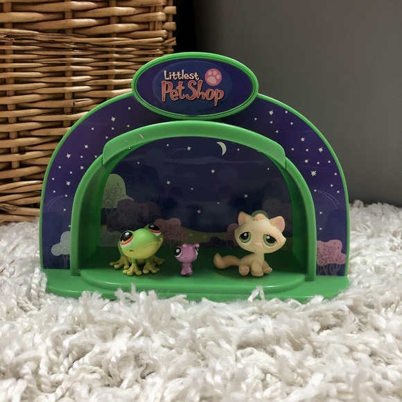 Littlest Pet Shop Toys Hasbro Littlest Pet Shop Lightup Dome Cozy